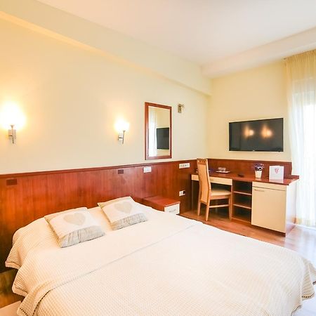 Hotel Merlot Opuzen  Esterno foto