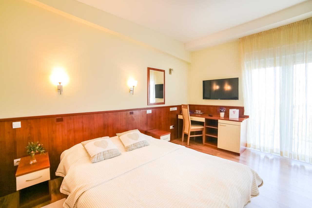 Hotel Merlot Opuzen  Esterno foto