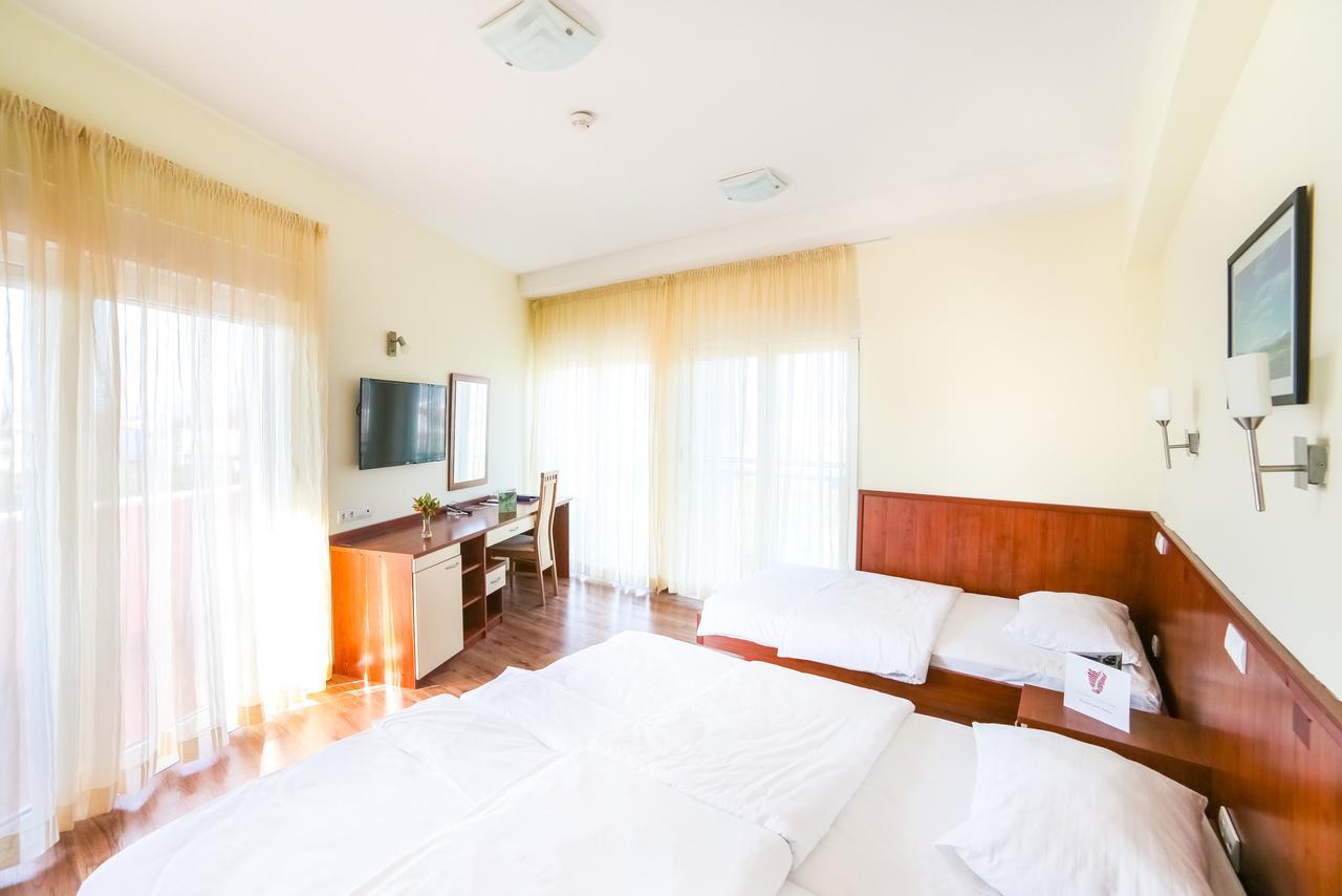Hotel Merlot Opuzen  Esterno foto