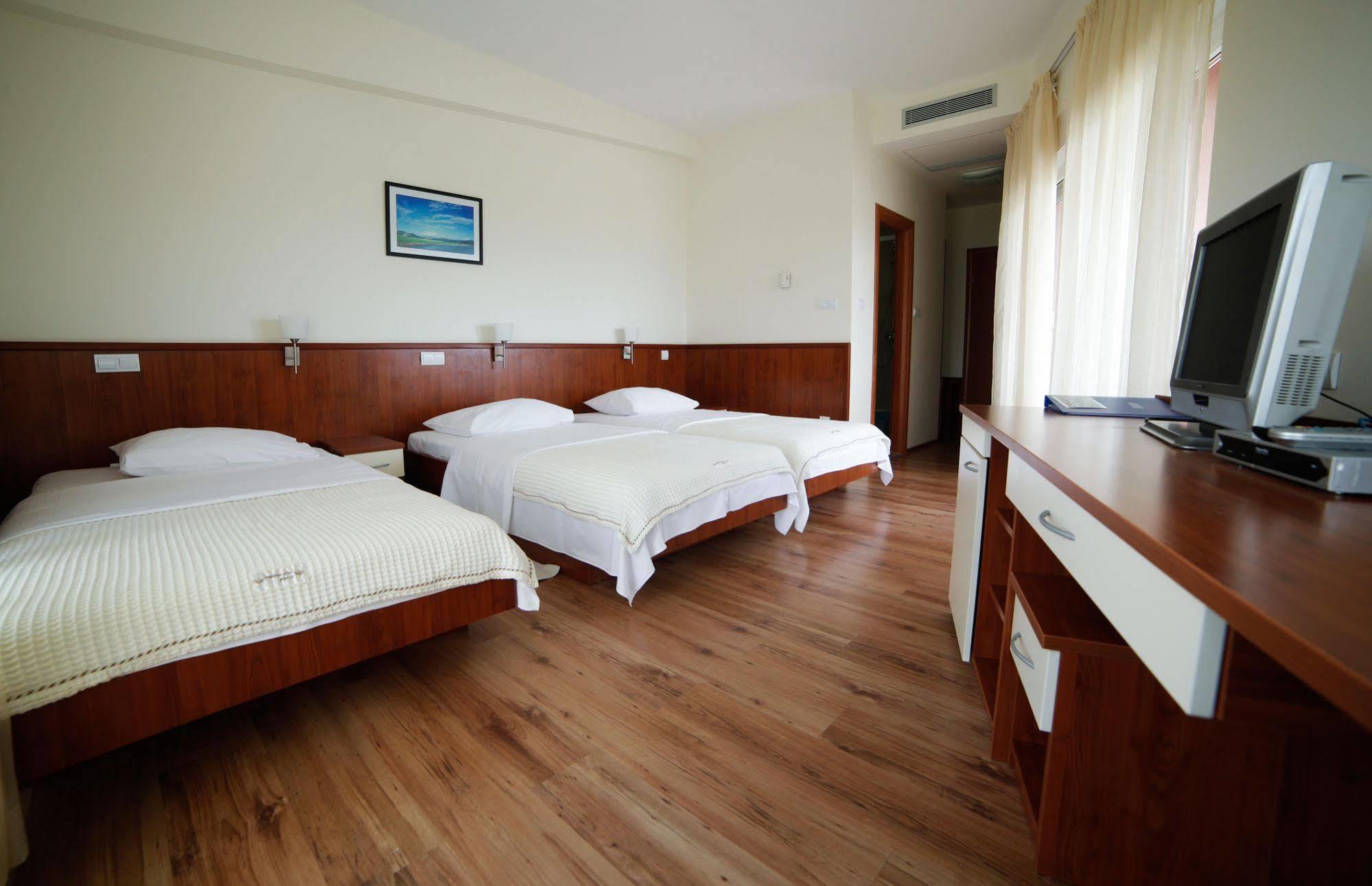 Hotel Merlot Opuzen  Esterno foto