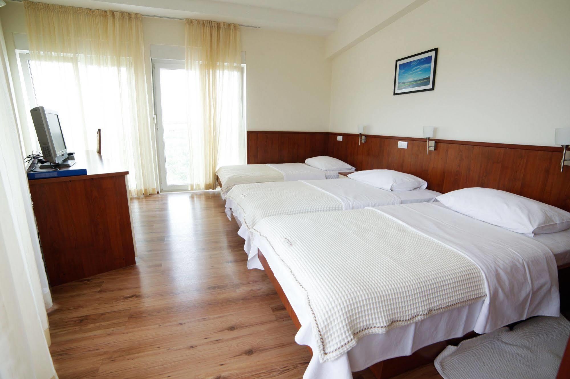 Hotel Merlot Opuzen  Esterno foto