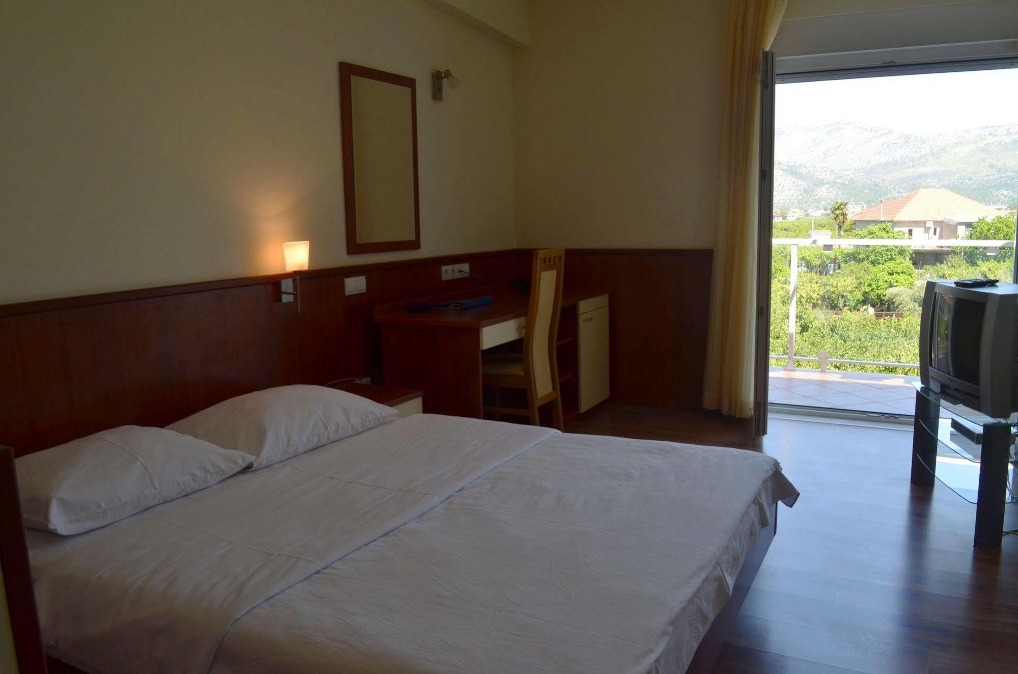 Hotel Merlot Opuzen  Esterno foto